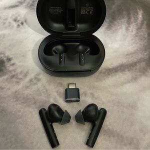 Poly voyager anc Bluetooth headphones like new